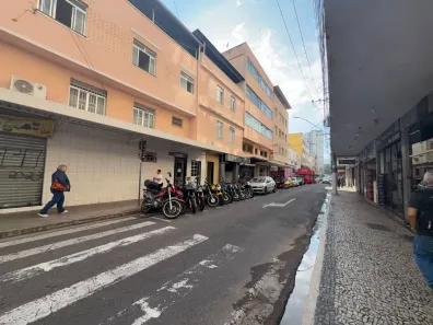 Galpão/Depósito/Armazém para alugar, 135m² no Centro, Juiz de Fora