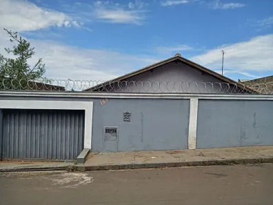 Casa com 4 Quartos à venda, 110m² no Recreio dos Bandeirantes, Uberaba