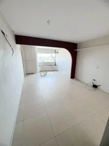 Sala Comercial para alugar, 33m² no Cavaleiros, Macaé