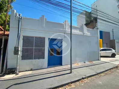 Casa com 2 Quartos para alugar, 100m² no Centro-Sul, Cuiabá