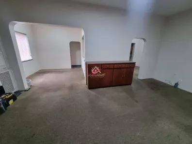 Casa com 3 Quartos para alugar, 200m² no Jardim Aeroporto, São Paulo