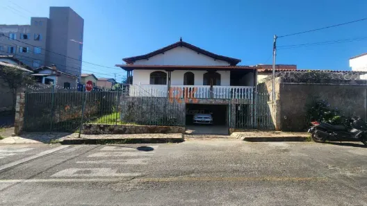 Casa com 3 Quartos à venda, 250m² no Jardim Pérola, Contagem