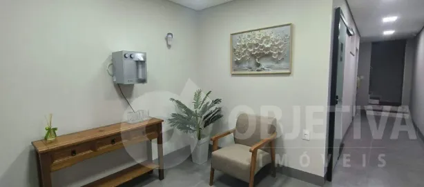 Prédio Comercial para alugar, 150m² no Bom Jesus, Uberlândia