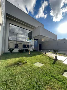 Casa com 3 Quartos à venda, 198m² no Setor Garavelo, Aparecida de Goiânia