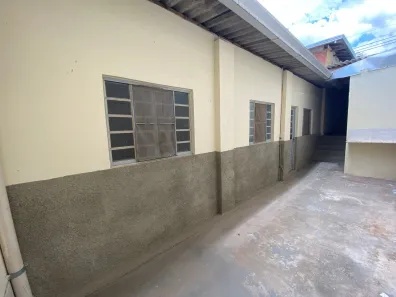 Casa com 2 Quartos para alugar, 70m² no Esplanada, Belo Horizonte