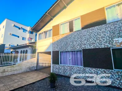 Sobrado com 10 Quartos à venda, 400m² no Iririú, Joinville