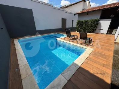 Casa com 3 Quartos à venda, 210m² no Cidade Jardim, Uberlândia
