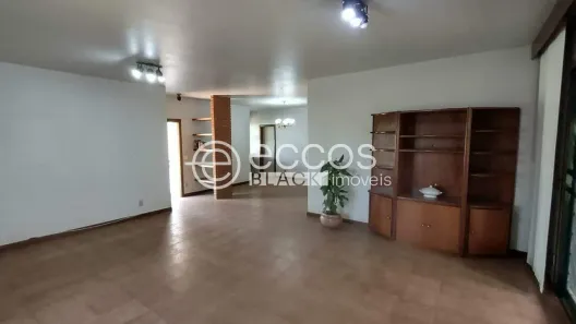 Casa com 3 Quartos à venda, 260m² no Cidade Jardim, Uberlândia