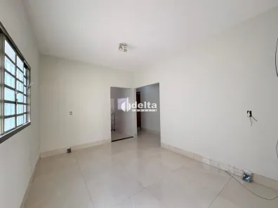 Casa com 3 Quartos à venda, 130m² no Laranjeiras, Uberlândia