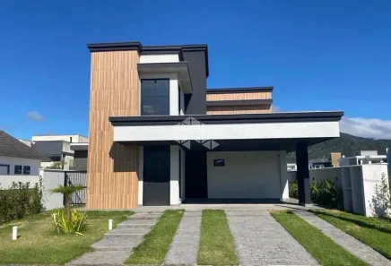 Casa de Condomínio com 4 Quartos à venda, 225m² no Areias, Camboriú