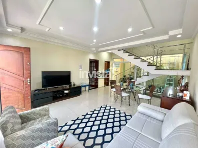 Casa com 4 Quartos à venda, 250m² no Embaré, Santos