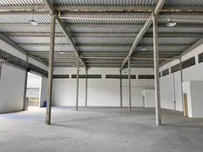 Galpão/Depósito/Armazém para alugar, 750m² no Quingoma, Lauro de Freitas