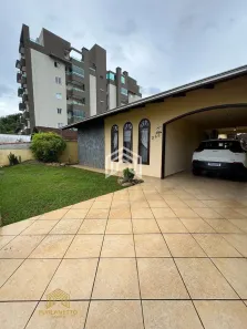 Casa com 4 Quartos à venda, 200m² no Floresta, Joinville