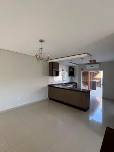 Casa de Condomínio com 4 Quartos para venda ou aluguel, 250m² no Parque Varanguera, São Roque
