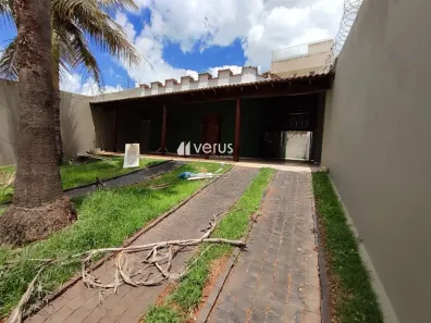 Casa com 3 Quartos para alugar, 185m² no Santa Mônica, Uberlândia