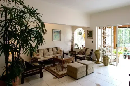 Casa com 3 Quartos à venda, 401m² no Vila Petrópolis, Atibaia