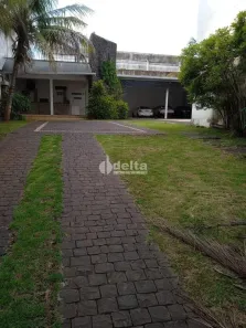 Casa com 3 Quartos à venda, 240m² no Daniel Fonseca, Uberlândia