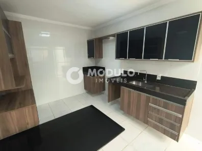 Casa com 3 Quartos para alugar, 115m² no Jardim Karaíba, Uberlândia