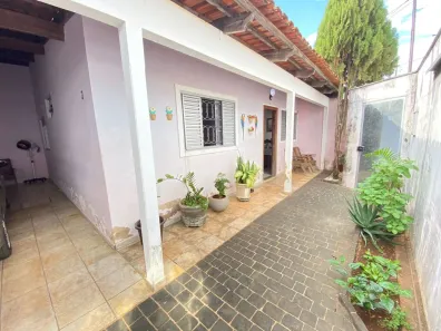 Casa com 3 Quartos à venda, 98m² no Planalto, Uberlândia