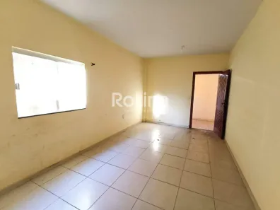 Casa com 3 Quartos à venda, 196m² no Santa Mônica, Uberlândia