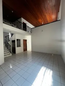 com 5 Quartos para alugar, 294m² no Jóquei, Teresina