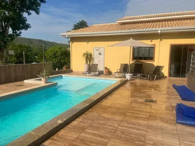 Fazenda/Sítio com 5 Quartos à venda, 230m² no Santa Bárbara, Hidrolândia