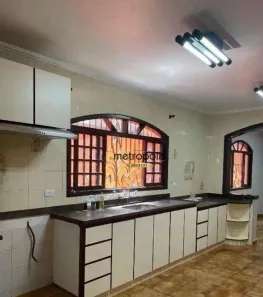 Sobrado com 5 Quartos à venda, 202m² no Jardim Telles de Menezes, Santo André