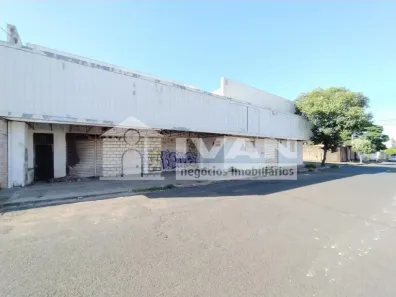 Galpão/Depósito/Armazém para alugar, 386m² no Marta Helena, Uberlândia