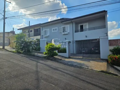 Sobrado com 4 Quartos para alugar, 304m² no Vila Costa e Silva, Campinas
