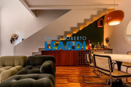 Casa de Condomínio com 2 Quartos para alugar, 177m² no Vila Madalena, São Paulo