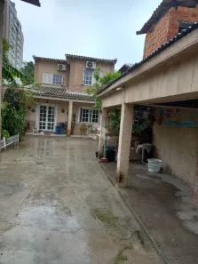 Casa com 3 Quartos à venda, 180m² no Rio Branco, Porto Alegre