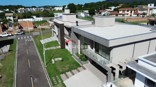 Casa de Condomínio com 4 Quartos à venda, 250m² no São João do Rio Vermelho, Florianópolis