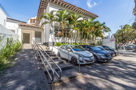 Imóvel Comercial com 8 Quartos para alugar, 330m² no Pacaembu, São Paulo