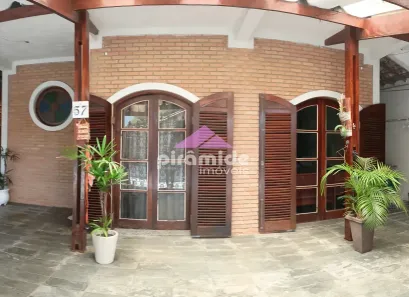 Sobrado com 3 Quartos à venda, 245m² no Jardim Oriente, São José dos Campos