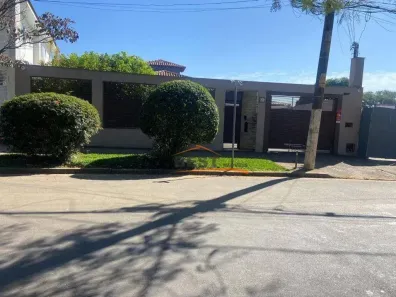 Casa com 3 Quartos para venda ou aluguel, 235m² no Alto da Lapa, São Paulo