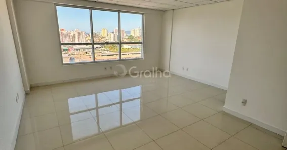 Sala Comercial à venda, 32m² no Barreiros, São José