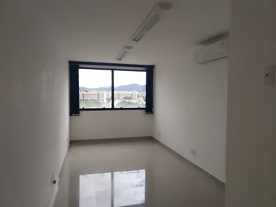 Sala Comercial para alugar, 20m² no Taquara, Rio de Janeiro