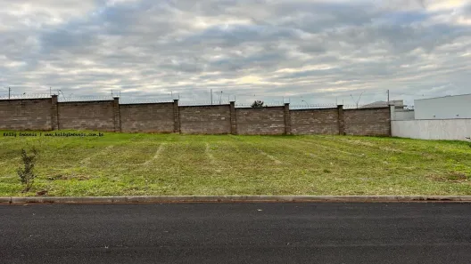 Lote/Terreno à venda, 300m² no Parque Residencial Mart Ville, Presidente Prudente