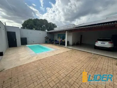 Casa com 3 Quartos à venda, 250m² no Cidade Jardim, Uberlândia