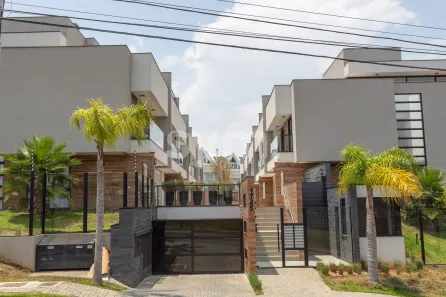 Casa de Condomínio com 3 Quartos à venda, 271m² no Santo Inácio, Curitiba