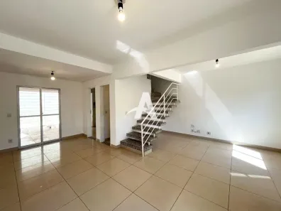 Casa de Condomínio com 3 Quartos para alugar, 130m² no Morada da Colina, Uberlândia