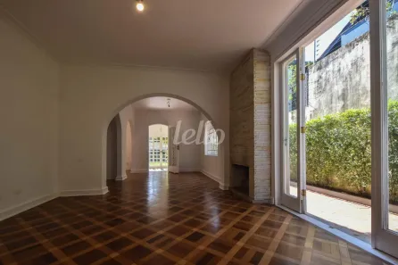 Casa com 3 Quartos para alugar, 250m² no Jardim Europa, São Paulo