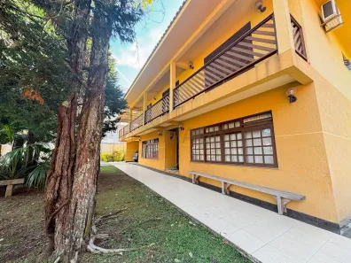 Sobrado com 5 Quartos para alugar, 350m² no Jardim Social, Curitiba