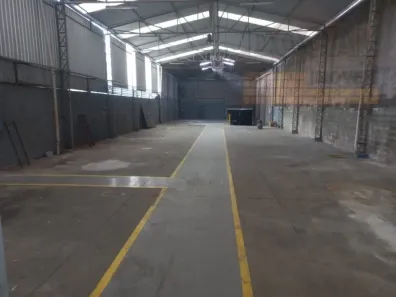 Galpão/Depósito/Armazém para alugar, 750m² no Parque Laguna, Taboão da Serra