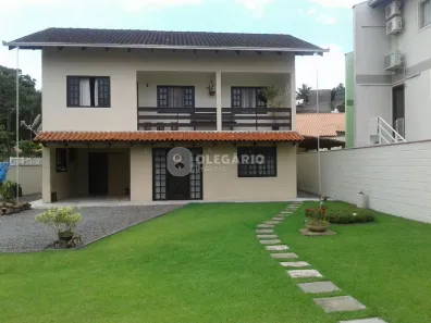 Sobrado com 4 Quartos à venda, 256m² no Bom Retiro, Joinville