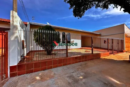 Casa com 3 Quartos à venda, 181m² no Jardim Guararapes, Londrina