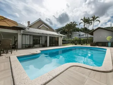Casa com 4 Quartos à venda, 380m² no Estados, Balneário Camboriú
