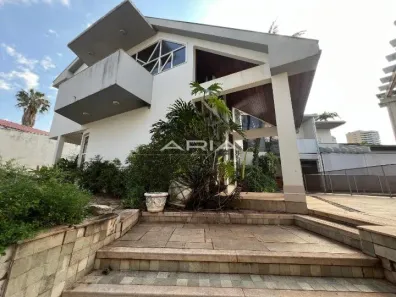 Casa com 5 Quartos para alugar, 596m² no Quebec, Londrina