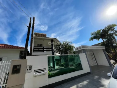 Casa com 4 Quartos para alugar, 250m² no Dehon, Tubarão