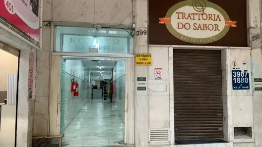Sala Comercial para venda ou aluguel, 52m² no Centro Histórico, Porto Alegre